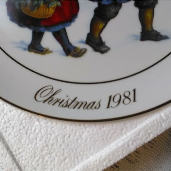 Avon Christmas Memories Collectors Plate 1981 - Picture 3 of 7